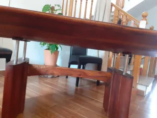 Mesa de comedor de madera