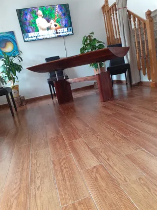 Mesa de comedor de madera