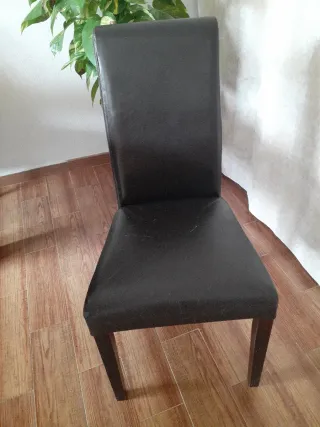 Mesa de comedor de madera