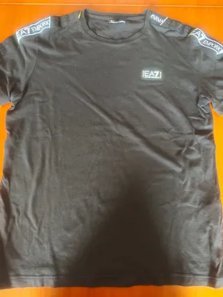 Dos Camisetas EA7 Emporio Armani Negra y blanca