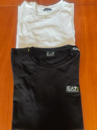 Dos Camisetas EA7 Emporio Armani Negra y blanca