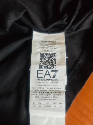 Dos Camisetas EA7 Emporio Armani Negra y blanca