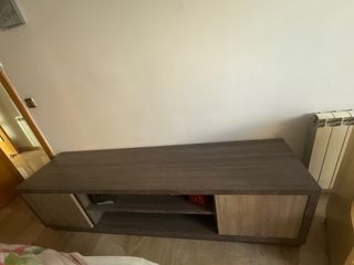Comoda televisor  con dos armarios pequeños