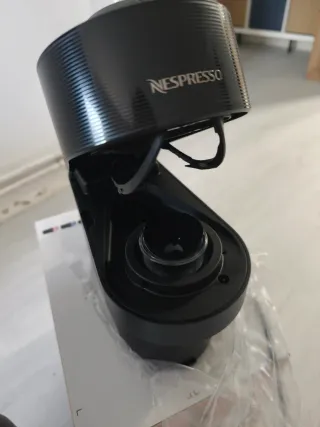 Cafetera Nespresso Vertuo Pop Negra