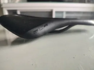 Sillín de bicicleta  negro carbono