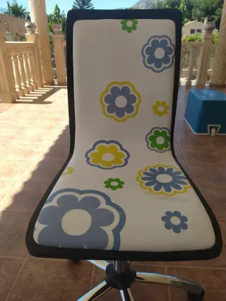 Silla de escritorio infantil con flores