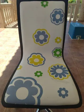 Silla de escritorio infantil con flores