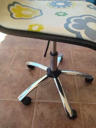 Silla de escritorio infantil con flores