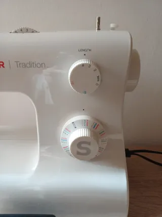 Máquina de coser Singer 2282