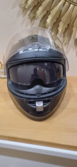 Casco de moto LS2 negro