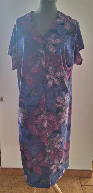 Abito a maniche corte leggero con scollo a V