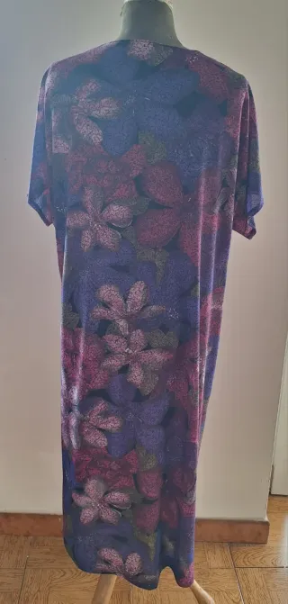 Abito a maniche corte leggero con scollo a V