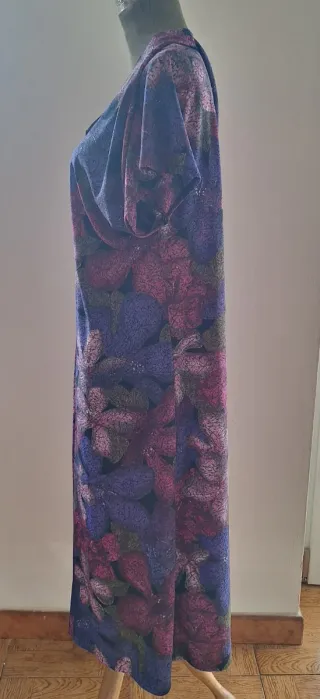 Abito a maniche corte leggero con scollo a V