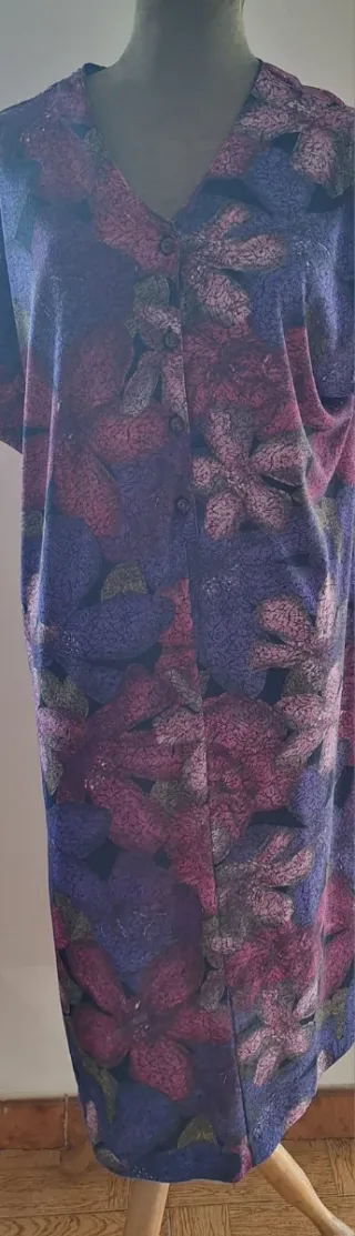 Abito a maniche corte leggero con scollo a V