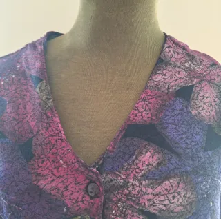 Abito a maniche corte leggero con scollo a V