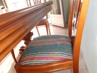 Mesa de comedor de madera antigua