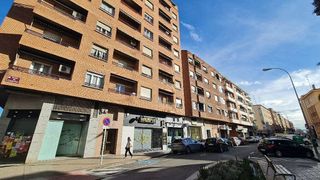Local comercial en alquiler en Universidad - Los Lirios en Logroño