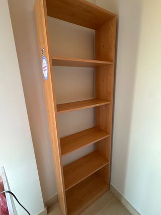 Estantería de madera