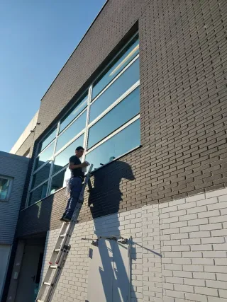 LIMPIEZAS DE CRISTALES EN BCN  , DE COMERCIOS,