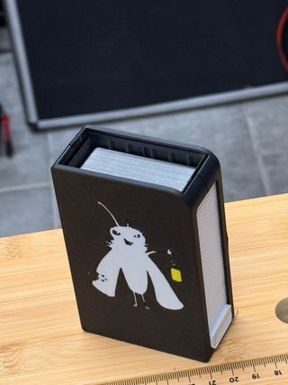 Funda para cartas Polilla Tramposa