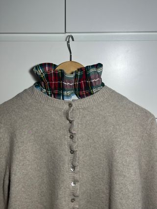 cuello escocés fruncido
