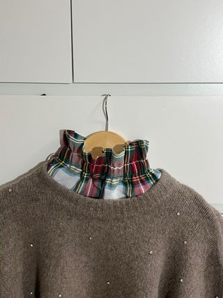 cuello escocés fruncido