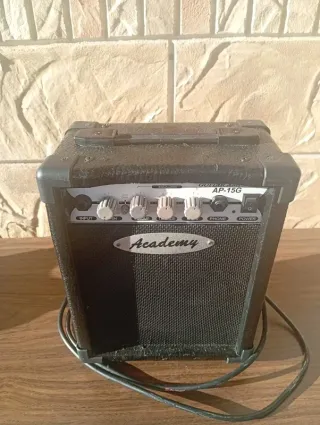 Amplificador Guitarra Academy AP-15G 15W