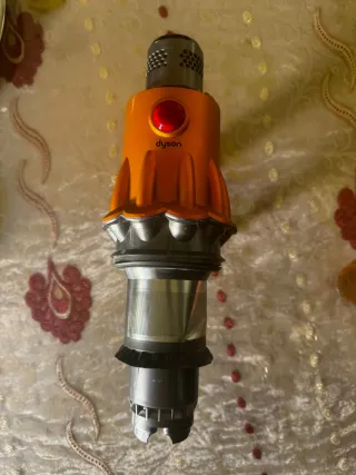 Aspirapolvere portatile Dyson v12 in giallo