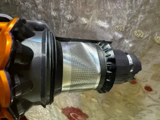 Aspirapolvere portatile Dyson v12 in giallo