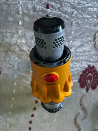 Aspirapolvere portatile Dyson v12 in giallo