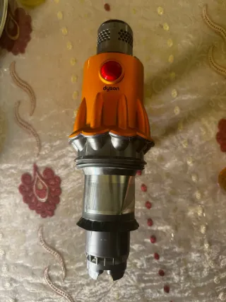 Aspirapolvere portatile Dyson v12 in giallo