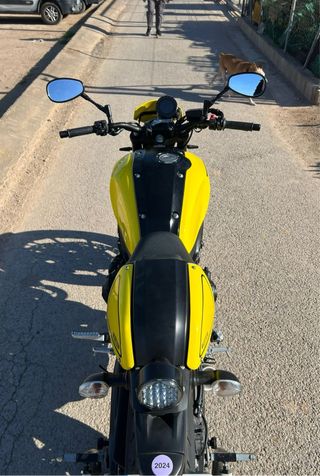 Yamaha XSR 900 Negra y Amarilla