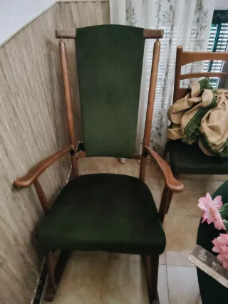 Butaca vintage madera y tela, mecedora de madera