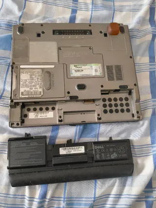 Portátil Dell Plata y Negro