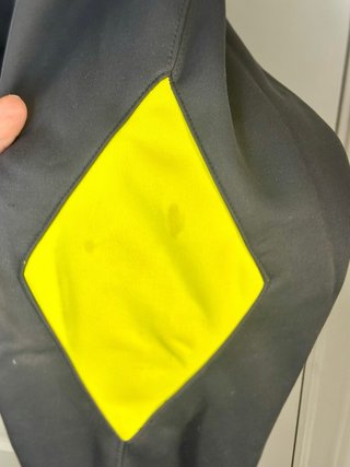 Cortavientos Wadze Gris y Amarillo