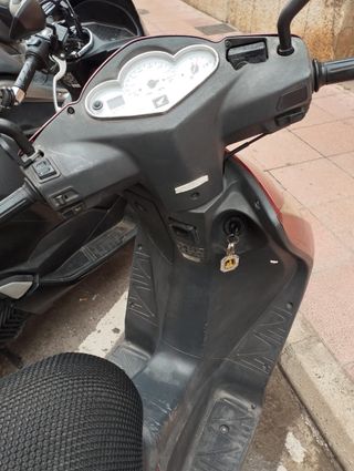 Moto Honda Scooter Roja Automática