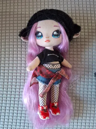 Muñeca Na Na Na Surprise con accesorio