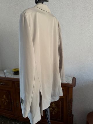 Chaqueta Beige Elegante