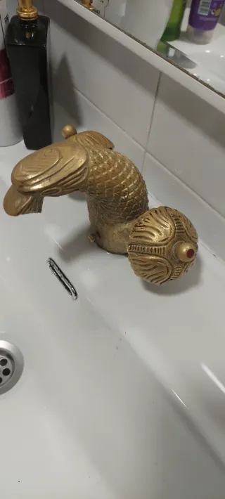 3 Grifos de Bronce Antiguos