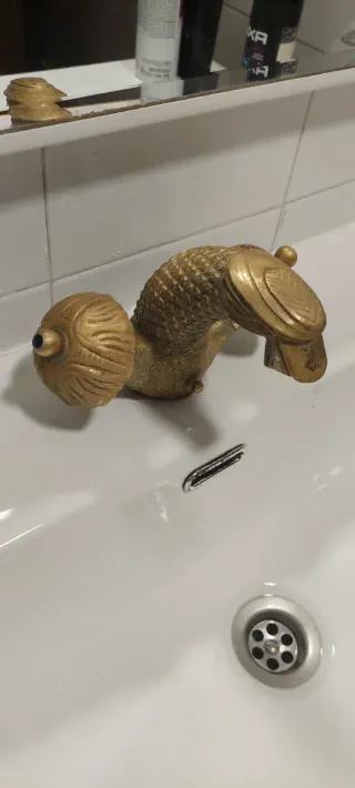 3 Grifos de Bronce Antiguos