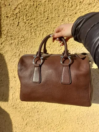 Bauletto Salvatore Ferragamo in Pelle martellata.