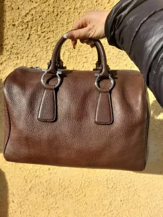 Bauletto Salvatore Ferragamo in Pelle martellata.