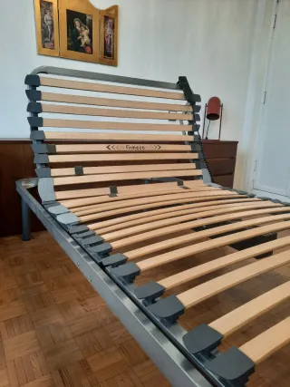 Cama articulada con estructura metálica