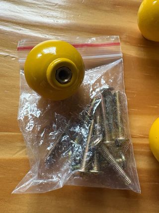 12 tiradores para cajones amarillos