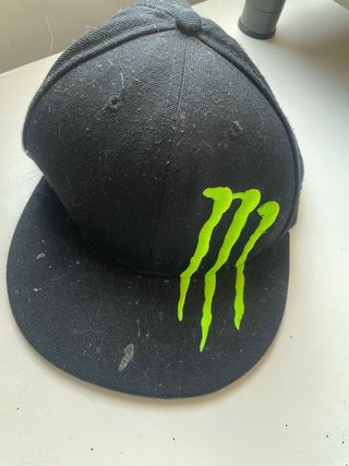 Gorra Negra Monster