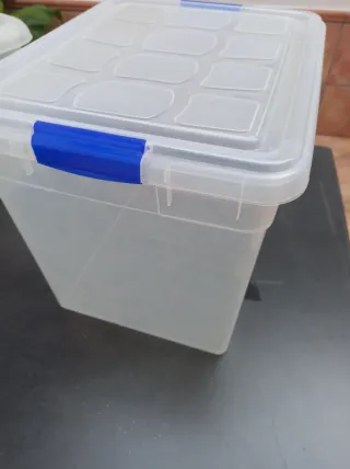 Caja 35L. Tiene una parte rota pero hace su funció