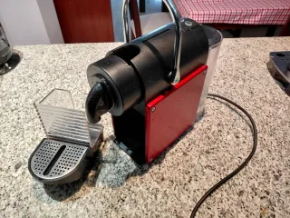 Cafetera DeLonghi Cápsulas Roja
