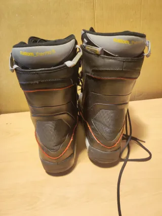 Botas de Snowboard Negras y Rojas