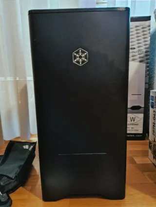 Chasis Silverstone Fortress MATX y PC i3, 8gb, etc