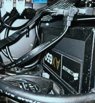 Chasis Silverstone Fortress MATX y PC i3, 8gb, etc